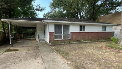 Building Photo - Spacious 4-Bed 2-Bath Home for Rent
