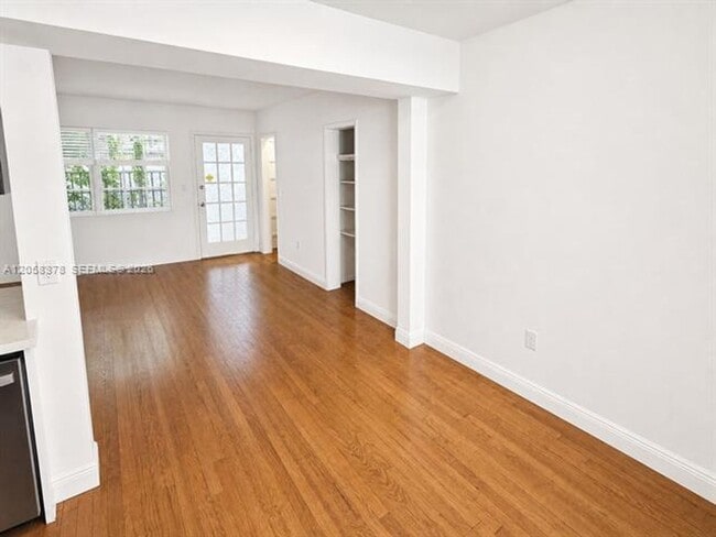 Building Photo - 1561 West Ave