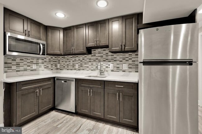 Building Photo - 2228 Kearny St NE