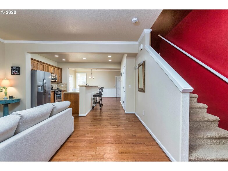 Building Photo - 10528 NE Gateway St