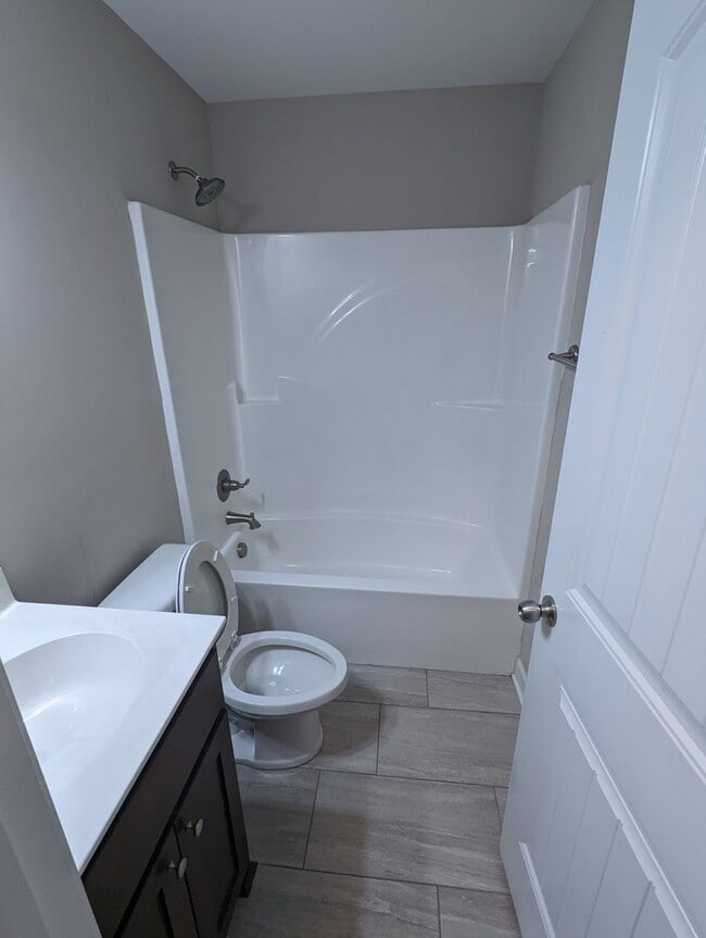 Building Photo - 3B/2BA With 2 car garage, Large Bonus Room...