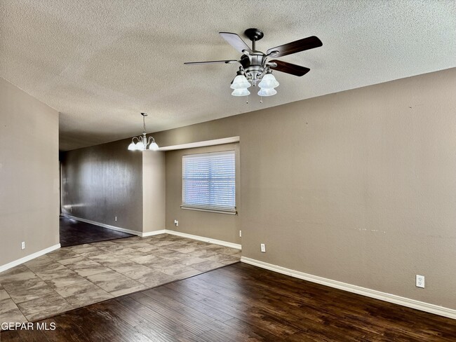 Building Photo - 881 Dakota River Ave