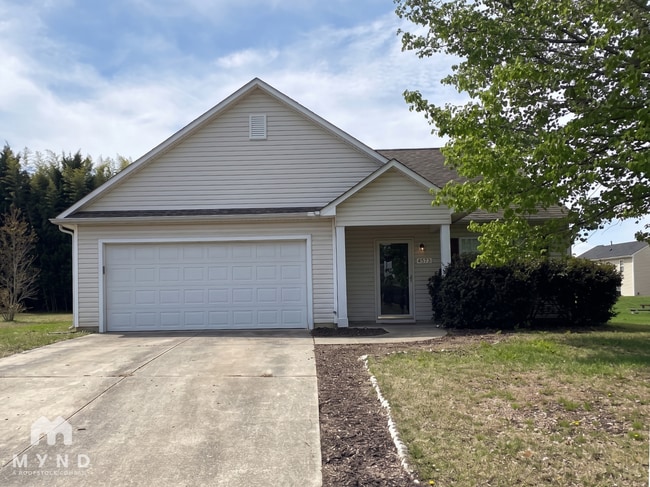 Building Photo - 4076 Clovelly Dr