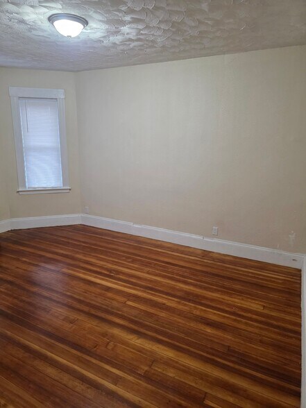 Building Photo - 64 Topliff St