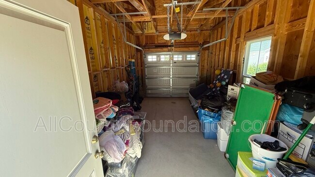 Building Photo - 612 Southview Ln