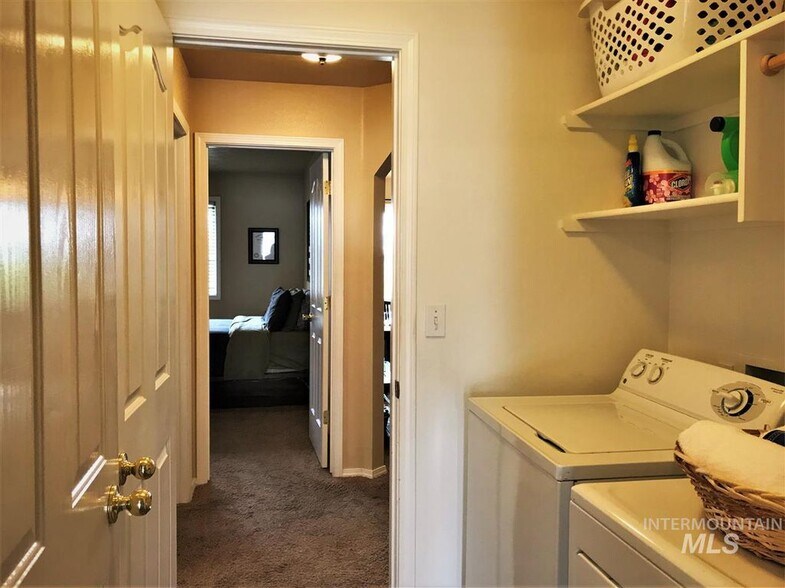 Building Photo - 5008 N Rothmans Ave