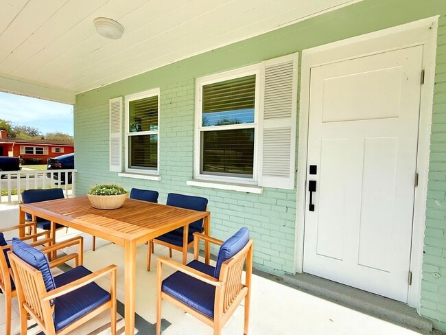 Building Photo - 748-750 Bethune St