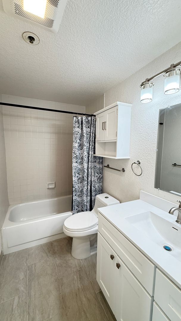 Building Photo - The BAYCREST: Updated 1BR/1BA + Parking!  *AMSI*