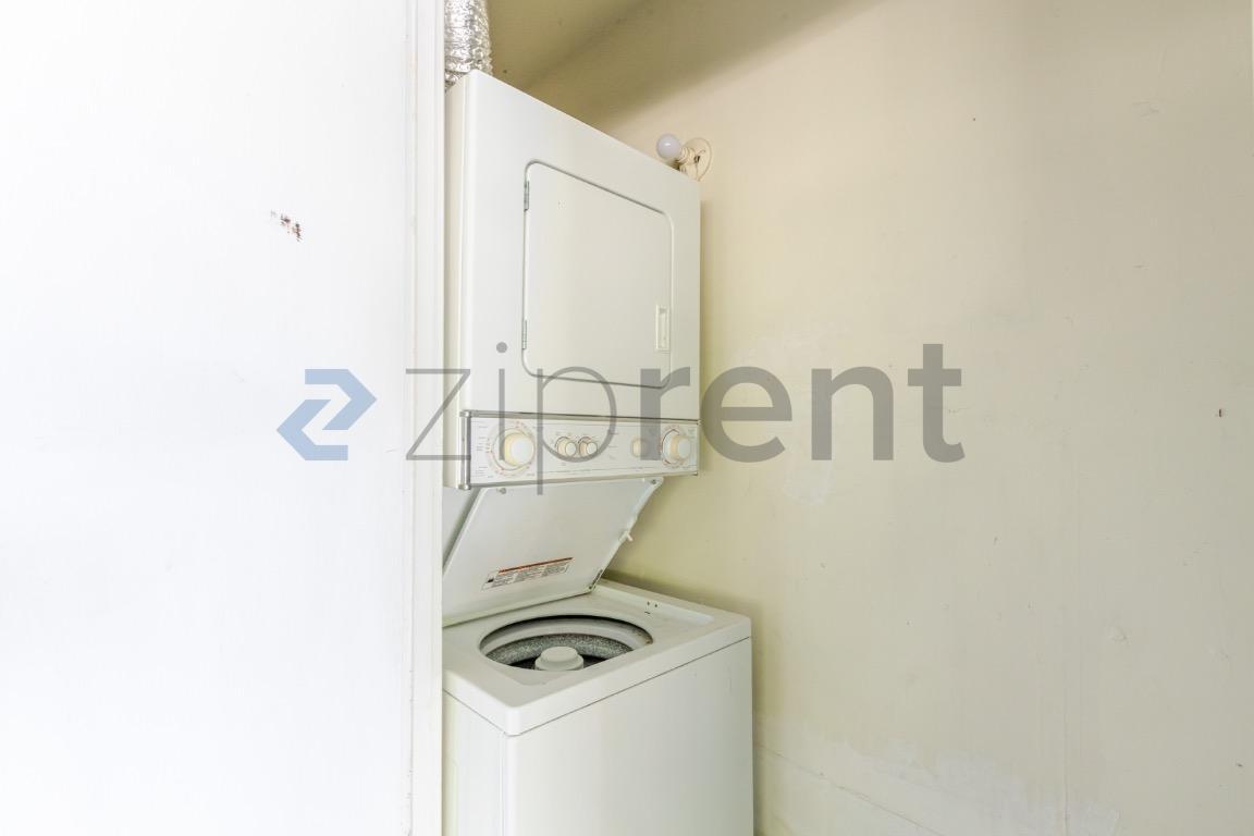 Building Photo - Unit