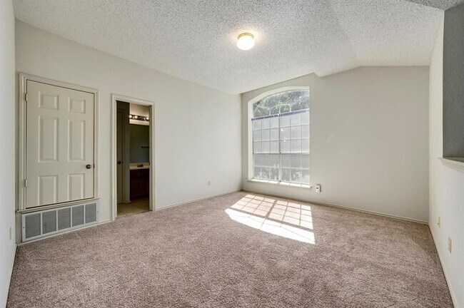 Building Photo - 9312 Silk Oak Cove