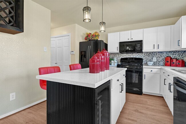 Building Photo - 16107 Sheldon Ridge Way