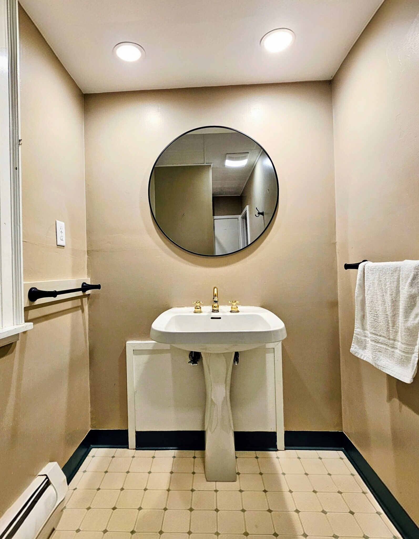 Building Photo - 105 S Windy Mansion Rd