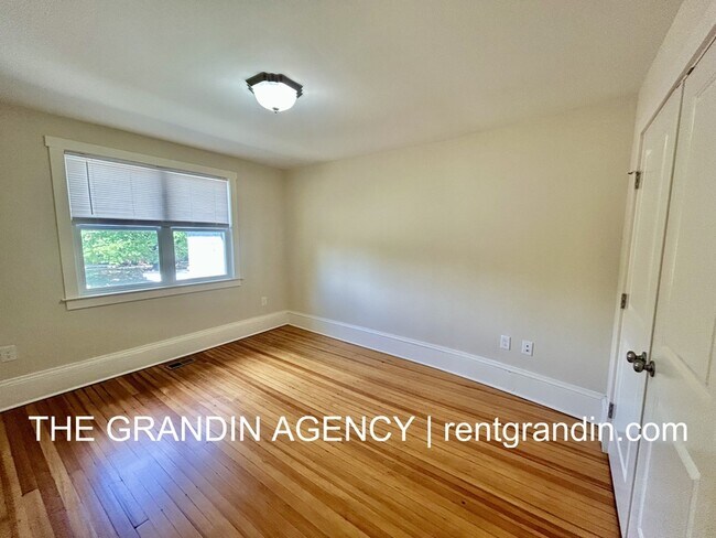 Building Photo - 1518 Wautauga St SW