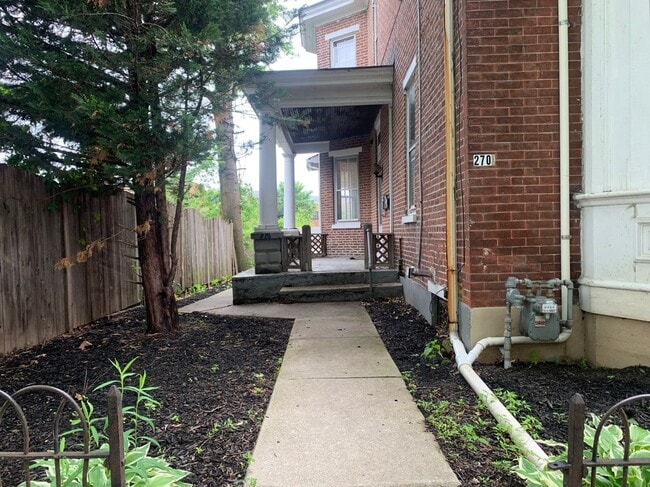 Primary Photo - 270 N York St