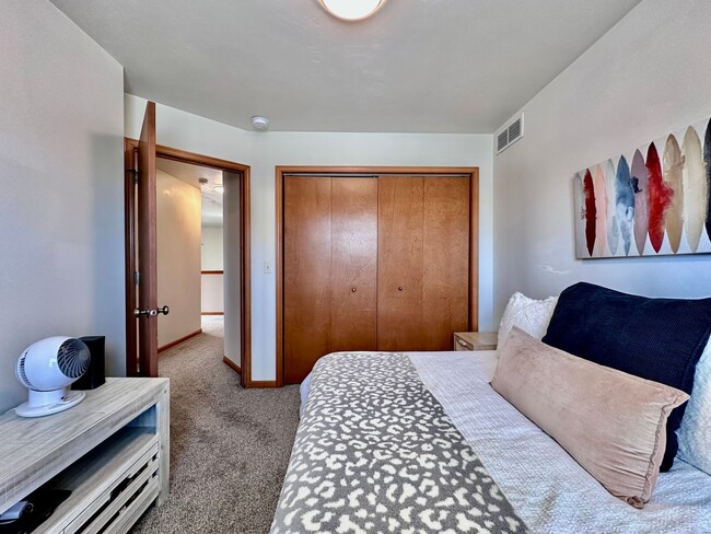 Building Photo - 1170-1172-1172 S Atrium Ct