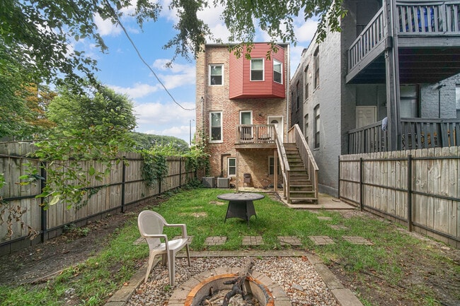 Building Photo - 2123 W Adams St