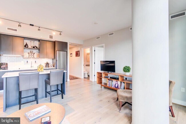 Building Photo - 1300 4th St SE