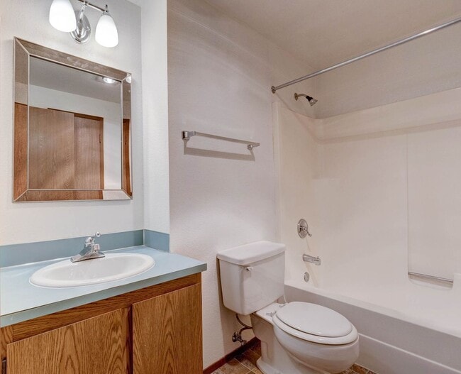 Building Photo - 0852-325 NE Kettle St #107