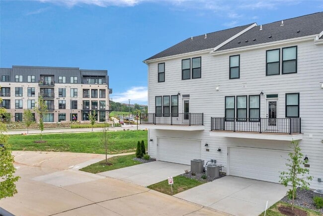 Building Photo - 16507 Honey Locust Dr