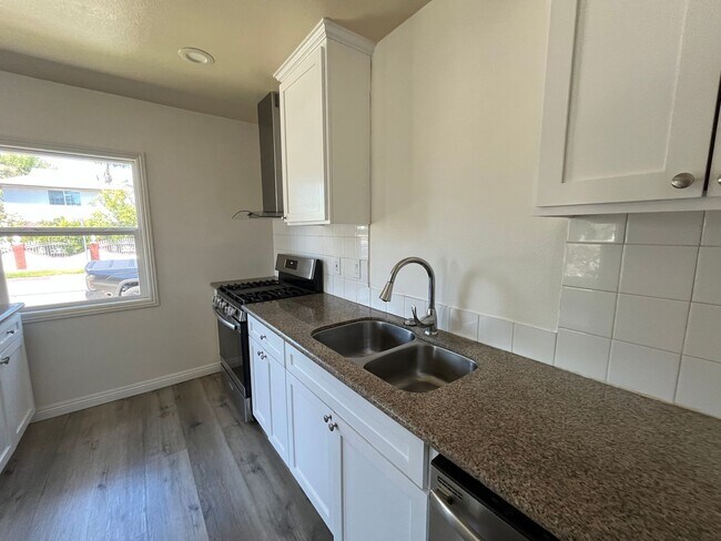 Building Photo - 2Bedroom/1  Bath home in Whittier