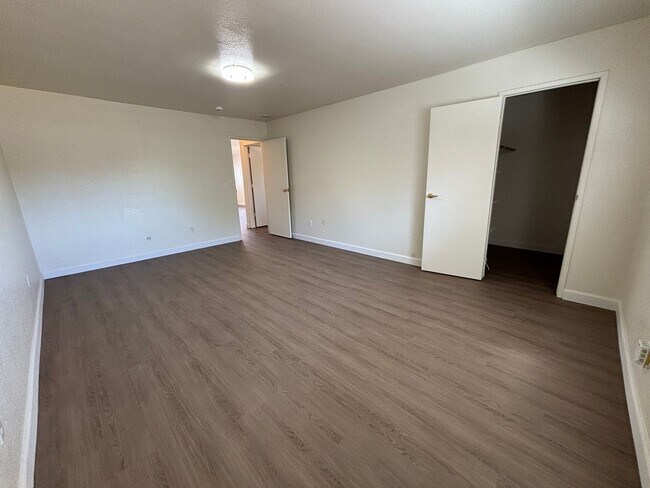 Building Photo - 6801 Woodbine Ave