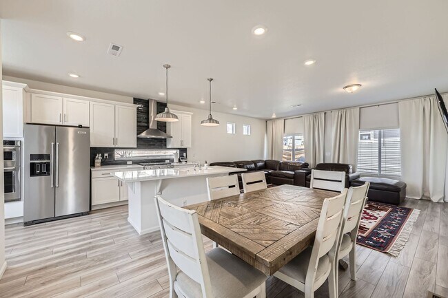 Building Photo - 10196 Worchester St