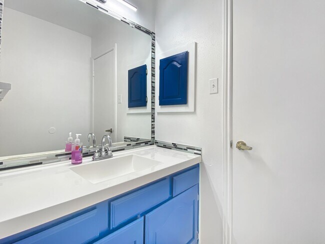 Building Photo - Beautifully Maintained 3 bedoom 2 bath Rental Home that Blends Comfort, Modern Convenience, and T...