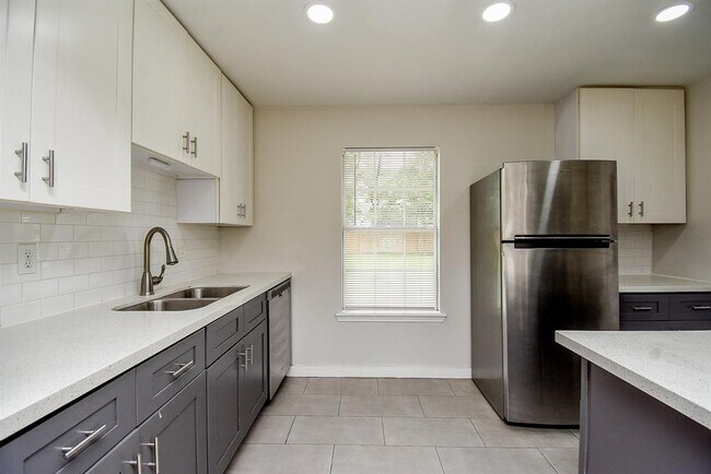 Building Photo - 1409 Zora St