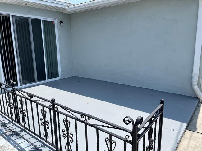 Building Photo - 1327 Honor Dr