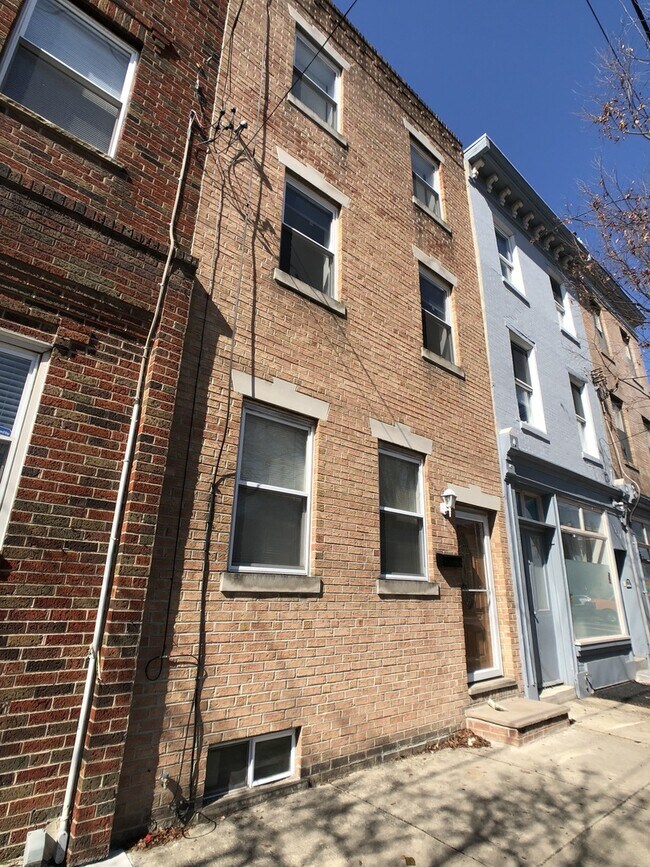 Building Photo - 1222 S 11th St