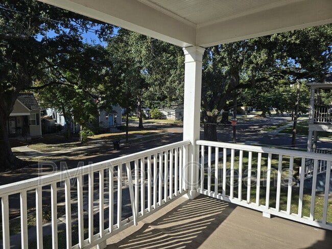 Building Photo - 3875 Pauger St