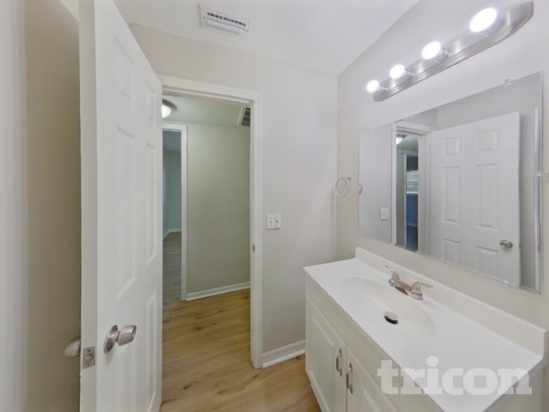 Building Photo - 2147 66th Ave S