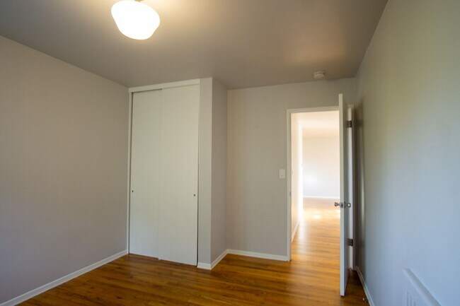 Building Photo - FOUR WEEKS FREE! Renovated Mid-Century 2Bdr w/Hardwoods, Dishwasher + Pets OK