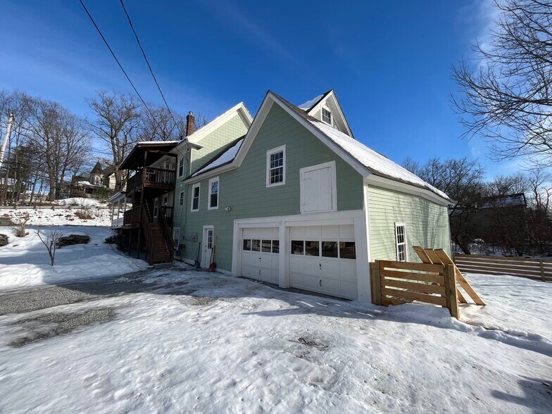 Building Photo - 263 Village St