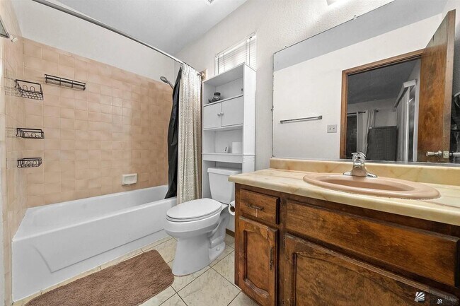 Building Photo - 3431 E Cecelia Ln