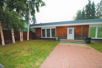 Building Photo - Farewell Avenue (230)