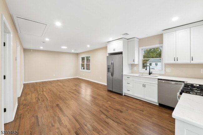 Building Photo - 937 Ringwood Ave