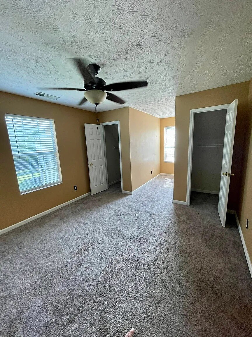 Building Photo - Room in Single Family Home on Woodwind Way