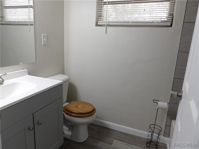 Building Photo - 15 Taft St