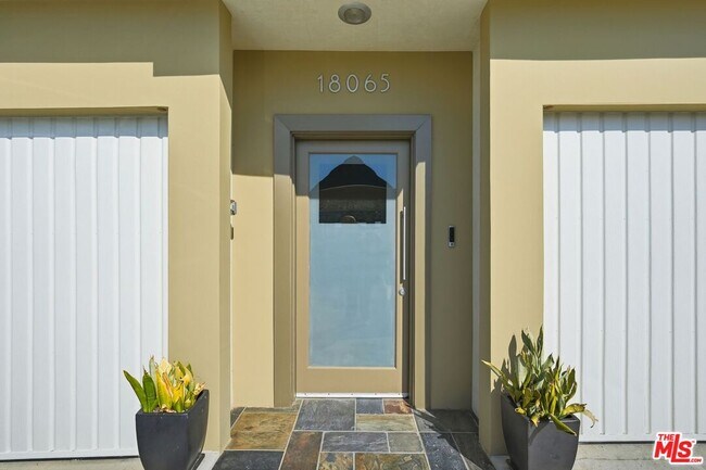 Building Photo - 18065 Coastline Dr