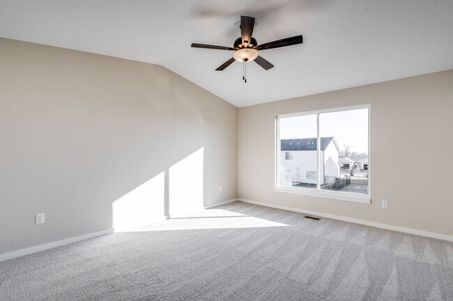 Building Photo - Long Beach-Tracy Plan