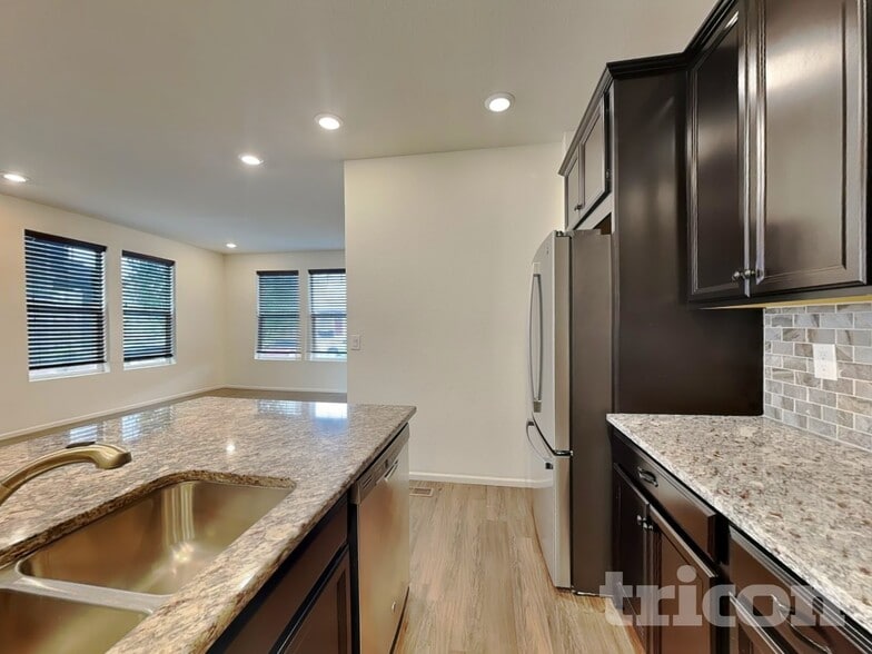 Building Photo - 21895 E Radcliff Cir