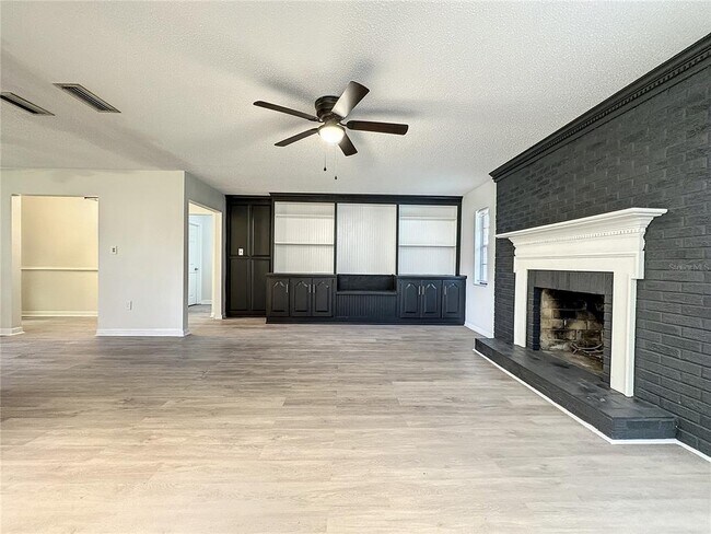 Building Photo - 722 W Alamo Dr