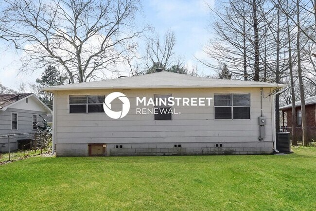 Building Photo - 4 Bedroom Pet-Friendly Home in HUEYTOWN, AL with Main Street Renewal