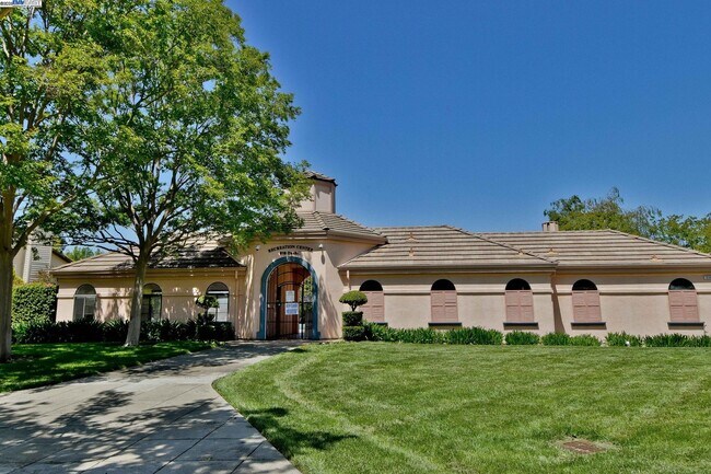 Building Photo - 166 Blackstone Dr