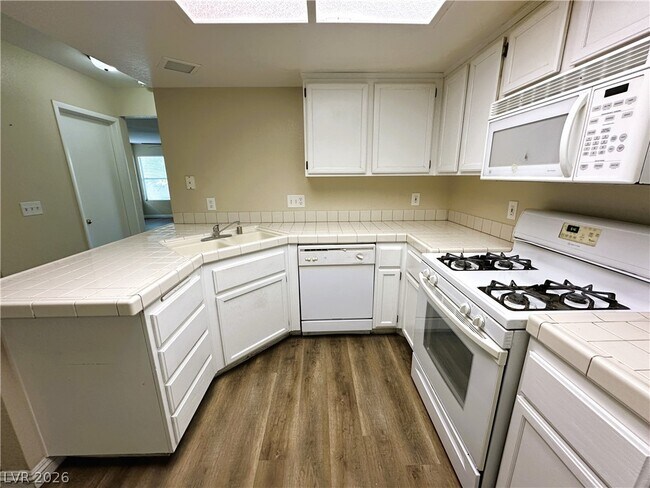 Building Photo - 6396 Rosemount Ave