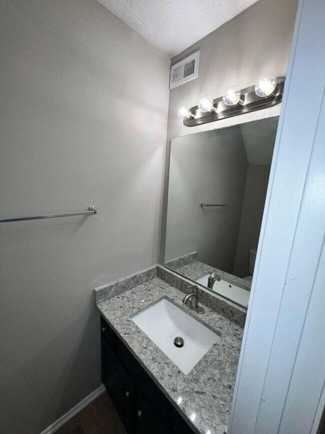 Building Photo - Available now!!! 2 bedroom 2.5 bath town home available in Snellville!!!