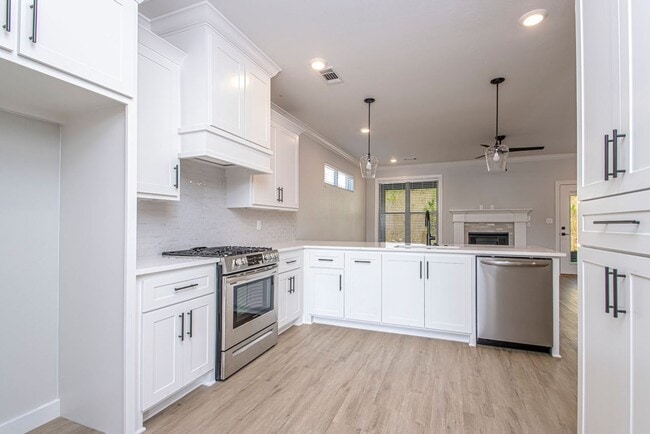 Building Photo - Newer Construction 3 bed 2 1/2 Bath, 2,20 sqft in West Little Rock