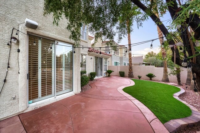 Building Photo - 5 Bedroom Luxury Home In Peccole Ranch!