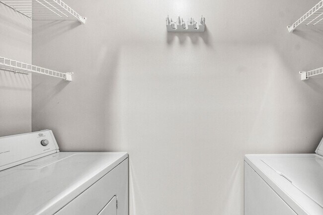 Building Photo - 1000 Scotia Dr